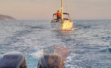 Kishin ngelur në mes të detit me anije në Vlorë, policia iu vjen në ndihmë tre shtetasve të huaj