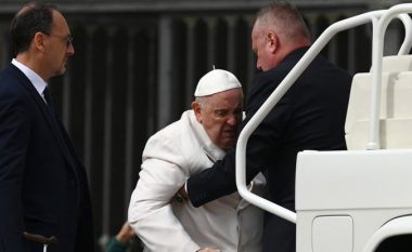 Papa Françesku përfundon në spital, ka infeksion të frymëmarrjes