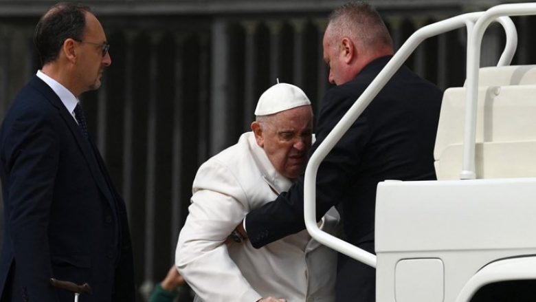 Papa Françesku përfundon në spital, ka infeksion të frymëmarrjes