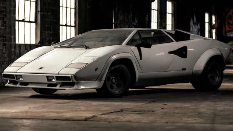 Ky Lamborghini u nxor nga një depo plot me pluhur pas më shumë se 20 vitesh, tani do të shitet për 785 mijë dollarë
