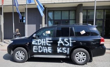 “Edhe asi, edhe ksi”, PSD ngjyros veturën e kryeparlamentarit Konjufca