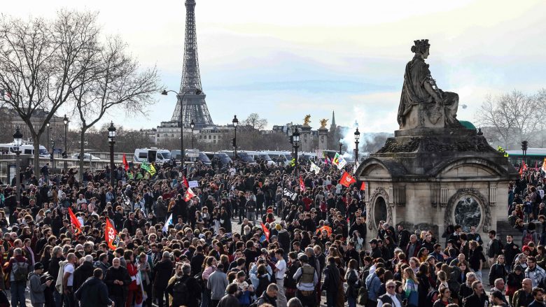 Vazhdojnë protestat dhe grevat kundër reformës në pensione në Francë