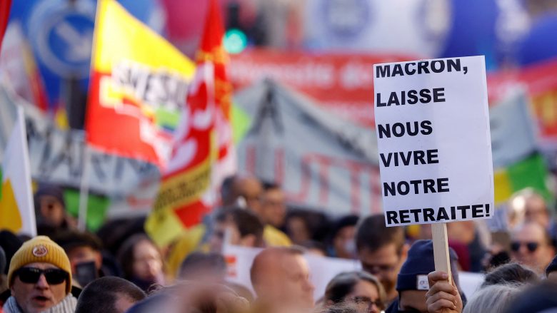 Francezët në protesta dhe greva, kundërshtojnë moshën e pensionimit