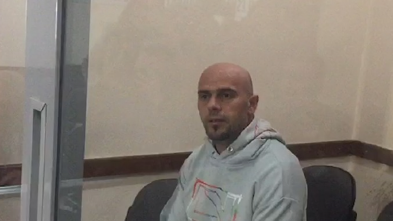 Vrasjet në Tiranë, Dan Hutra i qetë gjatë seancës gjyqësore, nuk shfaq asnjë shenjë pendese
