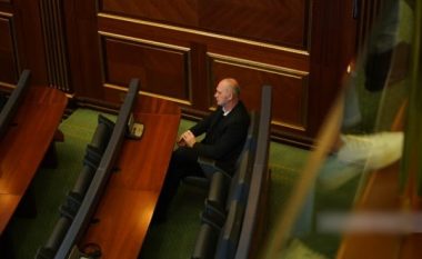 Humolli mban fjalën, braktis Grupin Parlamentar të LVV-së dhe ulet i vetëm si deputet i pavarur
