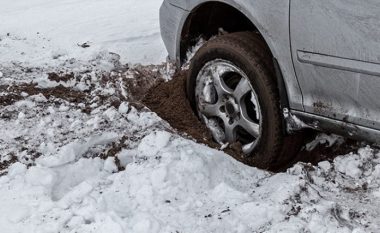 Policia e Maqedonisë së Veriut i shpëtoi katër qytetarë të Kosovës pasi ishin bllokuar