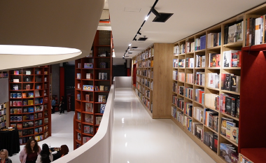 Brenda ambienteve të “Prishtina Mall”, qendrës më të madhe tregtare në vend, është hapur Libraria “Dukagjini”