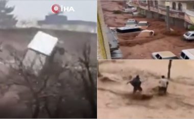 Pamje të tjera që tregojnë tmerrin e krijuar gjatë përmbytjeve që goditën Turqinë