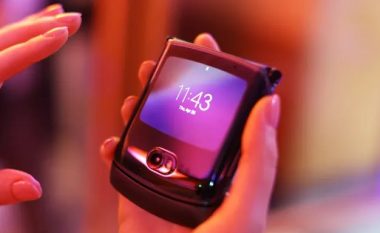 Motorola thotë se një version i ri i palosshëm i smartfonit Razr do të vijë këtë vit
