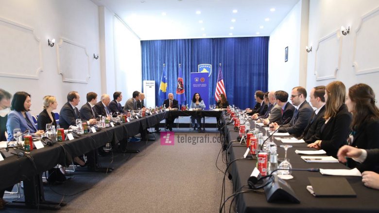 Zyrtarë dhe biznesmenë amerikanë në Kosovë, pamje nga takimi me presidenten Osmani