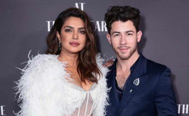 Priyanka Chopra thotë se ngriu vezët para se të takohej me Nick Jonas për shkak të ankthit për orën biologjike