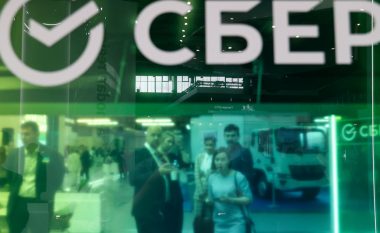 Fitimet neto të Sberbankut rus bien në gati 80 për qind për vitin 2022