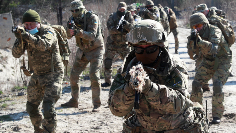 “Ushtria e Ukrainës është për momentin më e mira në botë”, thotë gjenerali australian në pension