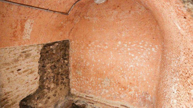 Arkeologët spanjollë kanë rihapur pishinat romake 1,800-vjeçare të groposura nën një shtëpi në qytetin e Toledos