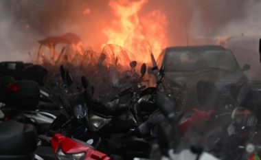 Gjashtë policë të lënduar, tetë arrestime – drejtori i Eintrachtit thotë se tifozët e Napolit e sulmuan policinë
