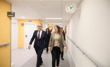 Vitia dhe Manastirliu vizituan Klinkën Infektive dhe spitalin e ri në Tiranë