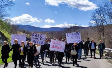 Serbët protestojnë në veri, kërkojnë tërheqjen e njësive speciale policore