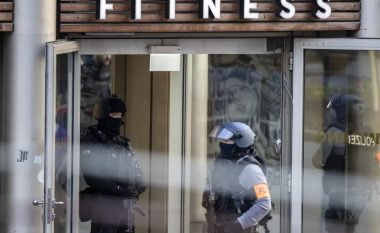 Sulm me thikë brenda palestrës së fitnesit në Gjermani, lëndohen katër persona