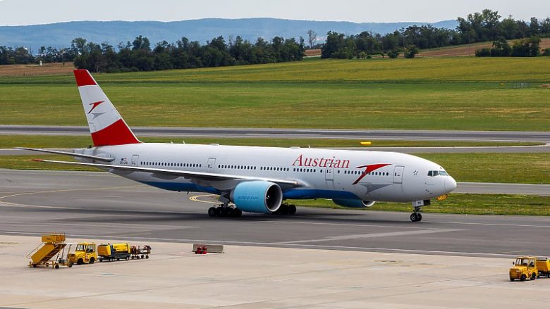 Aeroplani duhej të kthehej në Vjenë pas një fluturimi dy orësh, pasi pesë nga tetë tualetet u prishën