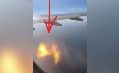 Gjatë fluturimit shpërthen njëri motor i aeroplanit, pasagjerët e tmerruar filmojnë momentin kritik në Meksikë – piloti detyrohet të bëjë ulje emergjente