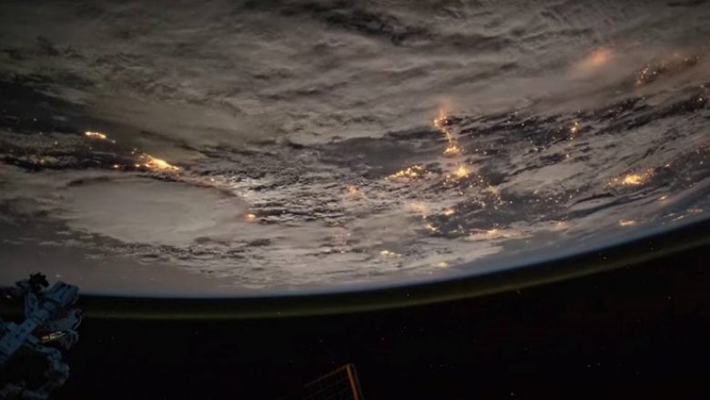 NASA publikon pamje spektakolare të Tokës nga hapësira