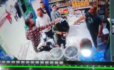 U futën në lokal pa shamia në kokë, burri sulmon dy gratë në Iran – u hedh jogurt