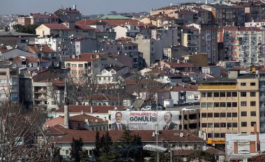 Në pjesët qendrore të Stambollit, më shumë se 3.500 ndërtesa rrezikohen nga shembja