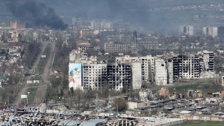 Beteja për Bakhmutin po vazhdon, pamjet nga ajri tregojnë luftimet e ashpra që po zhvillohen