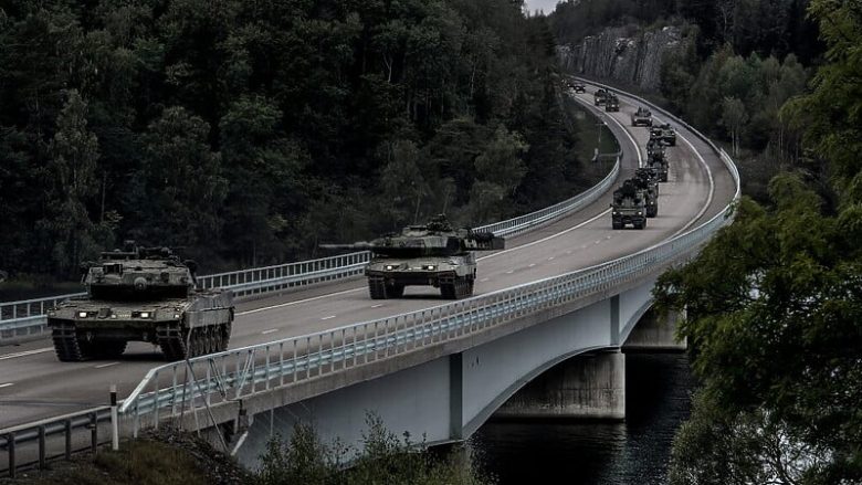 Suedezët fillojnë stërvitjen më të madhe ushtarake në 25 vitet e fundit, ku do të marrin pjesë 26,000 ushtarë