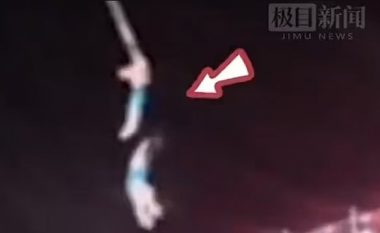 Akrobatja kineze bie për vdekje gjatë spektaklit nga 10 metra lartësi, bashkëshorti nuk arriti t’i kap këmbën