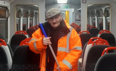 Pastruesi 80 vjeçar i trenave Carmarthen thotë se ai ende e do punën që bën