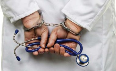 Ia morën 430 euro për një ndërhyrje – arrestohet anesteziologu dhe kirurgu nga Gjilani