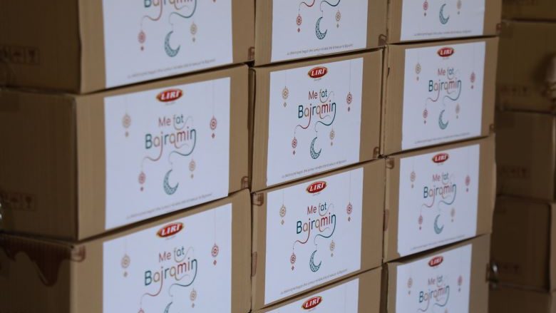 Fabrika e njohur vendore “Liri” dhuron 300 pako me ndihma për grupet me nevojë në shoqëri