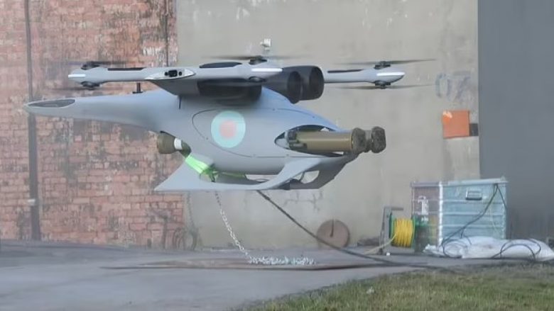 Ushtria britanike zhvillon mini-helikopterin, që mund të shkrep raketa me sistem navigimi që godasin objektivat në tokë dhe ajër