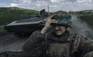 Stoltenberg: I kemi dërguar Ukrainës, 230 tanke dhe 1.550 automjete tjera të blinduara