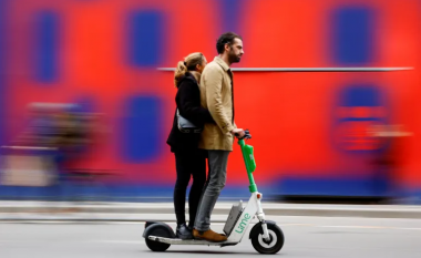 Parisi voton për të ndaluar marrjen me qira të skuterëve elektrik