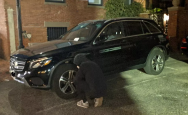 Aktivistë mjedisor shfryjnë gomat e 43 SUV-ve në një lagje të pasur në Boston