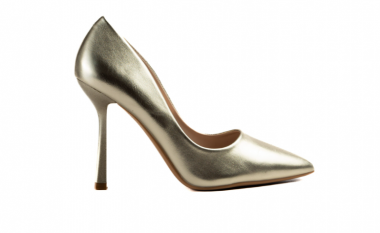 Shtoni një prekje të sofistikimit në veshjen tuaj me këto këpucë ngjyrë ari