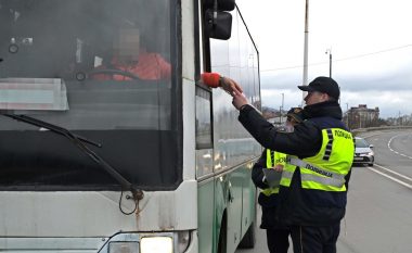 Shqiptohen 47 masa për automjetet të cilët transportonin nxënës në Maqedoni