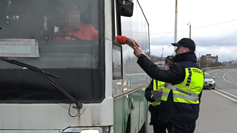 Shqiptohen 47 masa për automjetet të cilët transportonin nxënës në Maqedoni