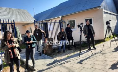 Mediat nuk u lejuan të marrin pamje brenda vendvotimeve në veri, Radoniqi mohon që për këtë ka dhënë urdhër KQZ-ja