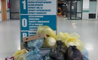 Spitali i Gjakovës mbushet me mbeturina, punëtorët e pastrimit në grevë