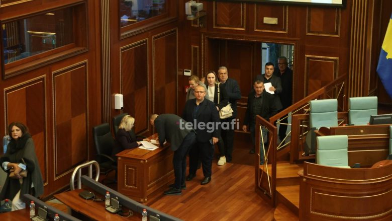Deputetët e Listës Serbe rikthehen në Kuvend