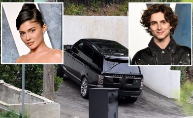 Makina e Kylie Jenner shihet teksa mbërrin në shtëpinë e Timothee Chalamet mes thashethemeve se dyshja kanë nisur një romancë