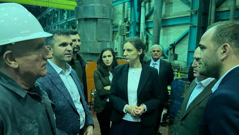 Pas pezullimit nga puna të Nagip Krasniqit, ministrja Rizvanolli viziton KEK-un