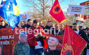 Hagë, protestuesit ia thonë këngës për Kosovën