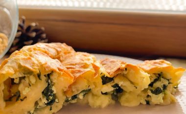 Pite e mbushur me spinaq dhe djathë: E thjeshtë, e shëndetshme dhe e shijshme