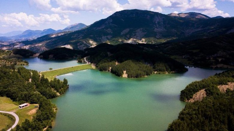 Liqenet e Funarit në Elbasan, destinacion i preferuar për vizitorët vendas e të huaj