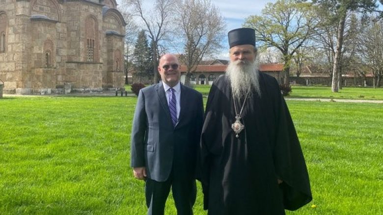 Hovenier: Kushtetuta e Kosovës garanton të drejtat fetare për të gjithë