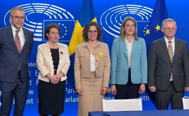 Kryetarja e PE-së e quan moment krenarie nënshkrimin e vendimit për heqjen e vizave për Kosovën